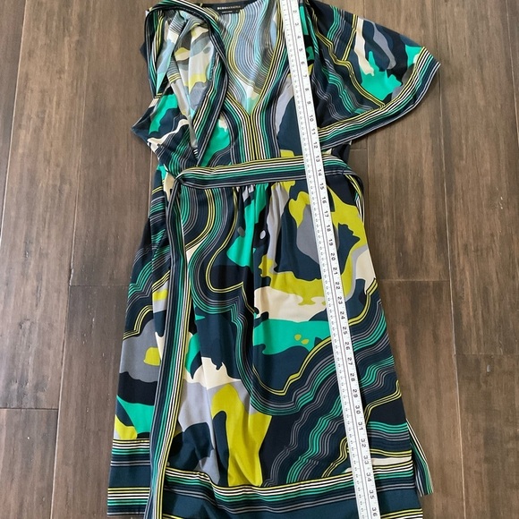 BCBG MAXAZRIA Women's Large Deep V Neck Flutter Sleeves Tie Back Abstract Dress - Picture 7 of 7